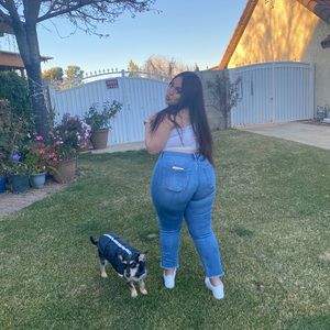 Meet your Posher, Monica